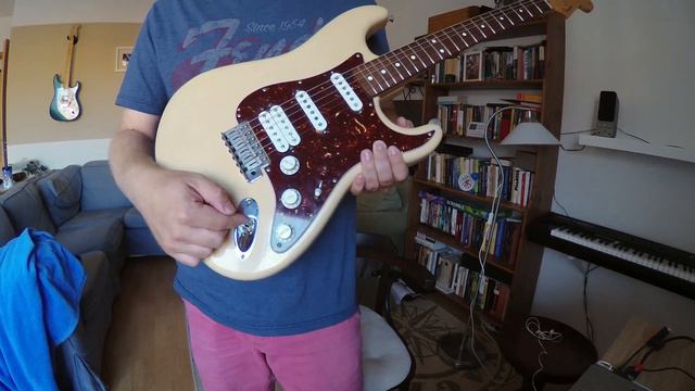 Fender Deluxe Power Stratocaster / Fishman Powerbridge / Acoustic comparison смотреть онлайн