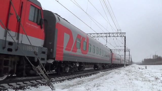 Электровоз ЭП20-013 с пассажирским поездом №56 Москва - Екатеринбург смотреть онлайн