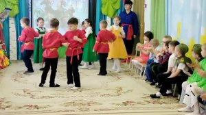 Парная пляска "Вдоль по улице метелица метёт, скоро все она дорожки заметёт".