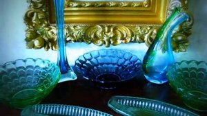 Купить винтажные блюда, вазы, посуду из зеленого, синего стекла.