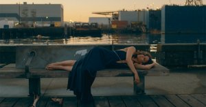 На поверхности - Русский трейлер (HD)