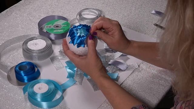 Мастер-класс "Новогодние шары из атласных лент в стиле "артишок"
