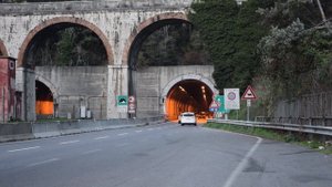 Raccordo Sa-Av, chiude la galleria monte Pergola