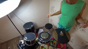 Возможно ли играть на живых барабанах в квартире