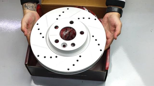 Передний тормозной диск Evolution с перфорацией и насечками, в покрытии GEOMET Артикул: EBR1000 смотреть онлайн