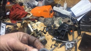 "Ленивая"бензопила STIHL MS-180 Работает только  "лёжа на боку"!