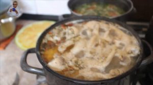 В них содержится огромное количество каллогена и это куриные лапки.