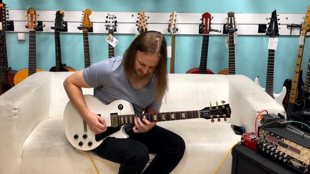 Красавец Gibson Les Paul Studio White and Gold 2012 USA смотреть онлайн