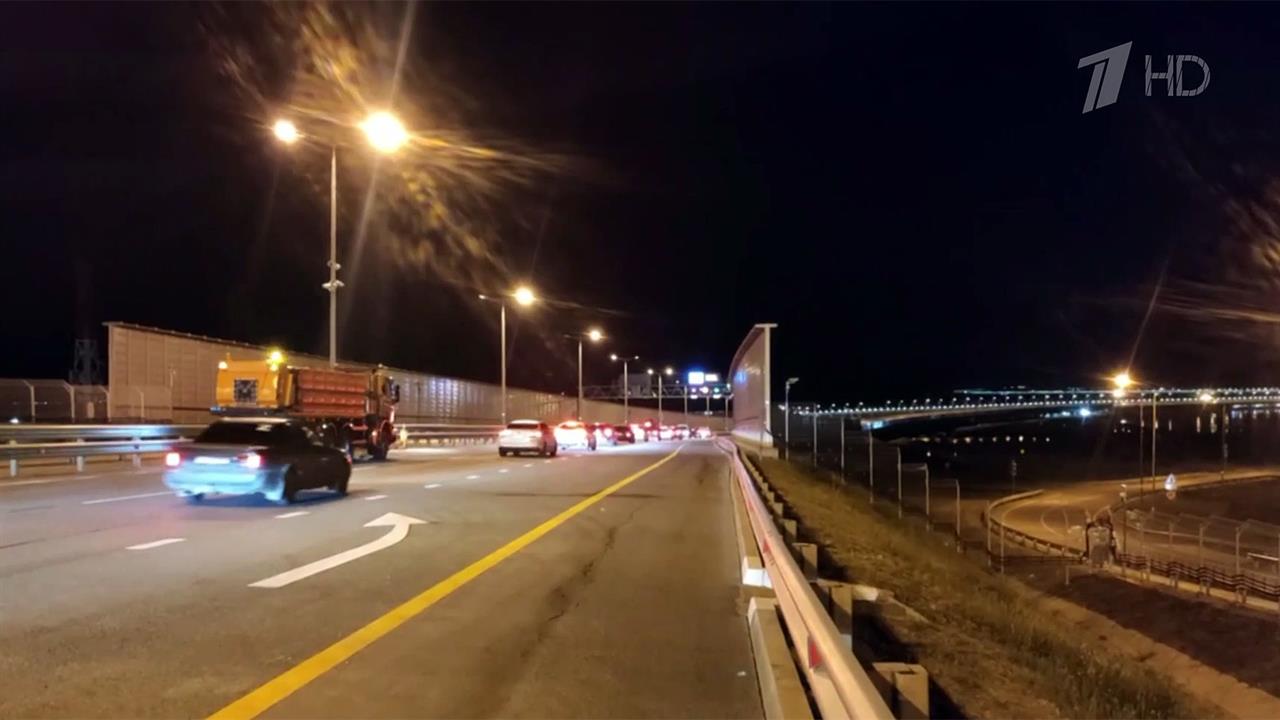 На Крымском мосту восстановили движение автотранспорта рядом с местом взрыва