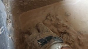 КАК ЗАМЕШИВАТЬ ГЛИНУ С СОЛОМОЙ ДЛЯ ОБМАЗЫВАНИЯ СТЕН (Mix clay and straw for smearing walls) Этап 3