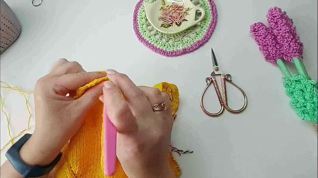 Платье для девочки спицами и крючком. Часть 2 смотреть онлайн