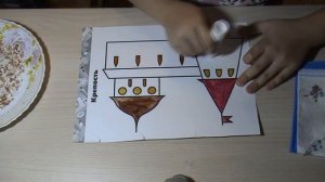 Раскрашиваю крепость - аппликация из яичной скорлупы. Идея для творчества.