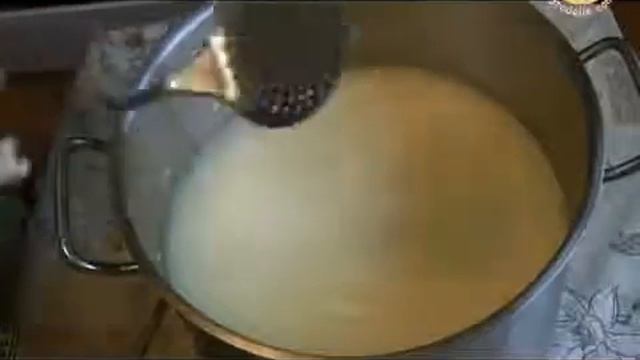 Готовим твердый сыр дома - Гауда смотреть онлайн