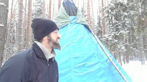 Зимний поход. Строим чум из жердей и тентов.