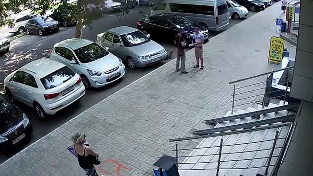 Пример записи IP-камеры видеонаблюдения Hikvision DS-2CD2012-I смотреть онлайн