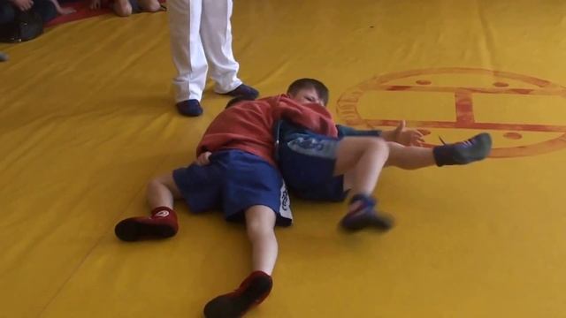 Лавров Кирилл первая схватка смотреть онлайн