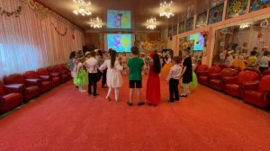 Музыкальная игра "Мы едем, едем, едем на новеньком мопеде..." Группа №8 "Знайки"