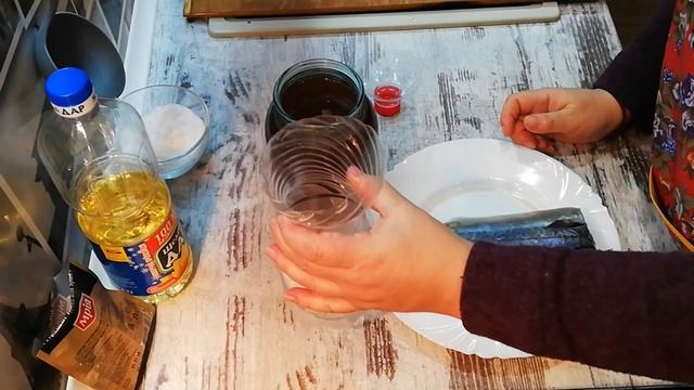 Как засолить  скумбрию в бутылке.