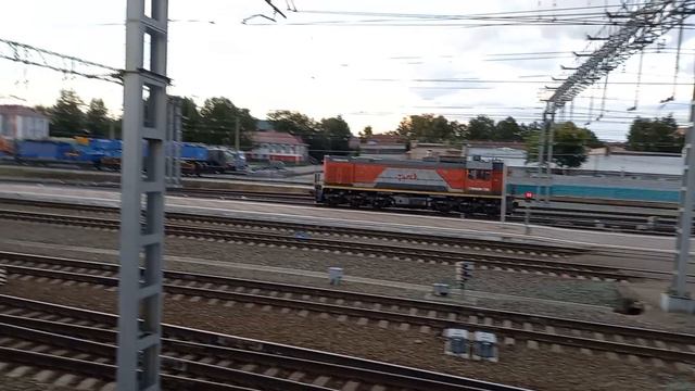 ТЭМ18ДМ-736 следует резервом по станции Омск-Пассажирский.