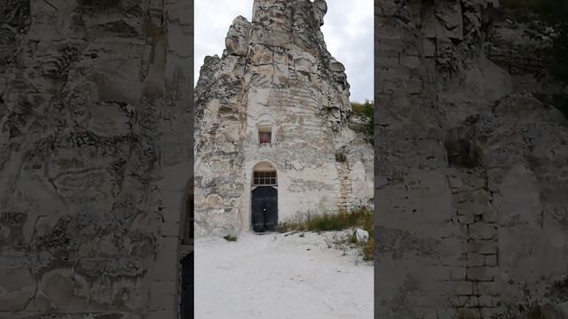 ДИВНОГОРЬЕ, меловые горы воронежская обл., мужской Успенский пещерный монастырь.