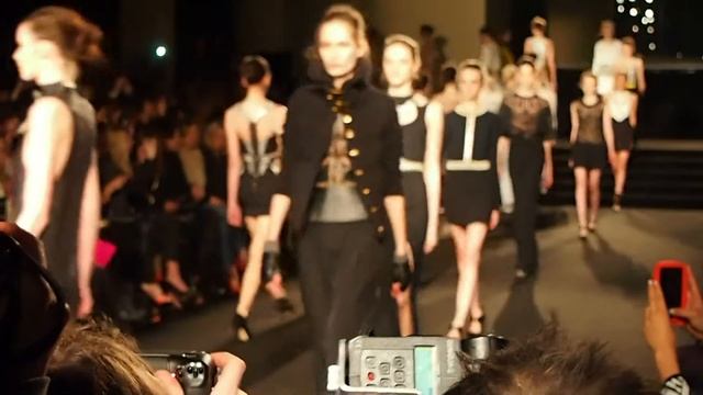 Sass and Bide London Fashion Week AW13 15th February смотреть онлайн