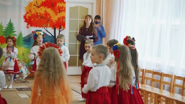 Лада на празднике осени. Утренник в старшей группе смотреть онлайн