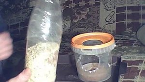 Автокормушка для голубей по принципу автопоилки