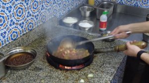 Пробуем настоящий уйгурский лагман в Ташкенте.