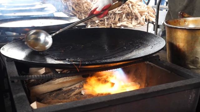 압도적인 비주얼! 불타오르는 가마솥 뚜껑 토종닭 볶음탕 | Burning up! Spicy Chicken stir-fried soup | Korean Street food