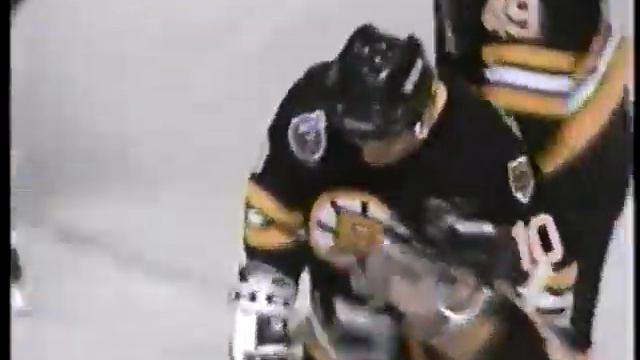 Dmitri Kvartalnov scores vs Canucks from Adam Oates's dish (25 oct 1992)