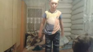 Заднее сальто на кровати