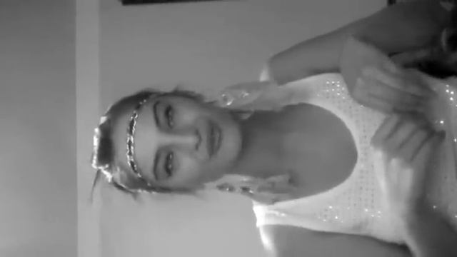 Анжела готова-вора любила (от души поет) смотреть онлайн