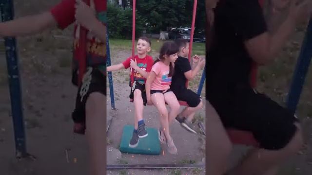 Качели на троих ??? смотреть онлайн