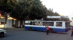 Разворот троллейбуса с оттяжением штанг
