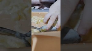 ребёнок 1 год ест сам ложкой. годовалый ребёнок ест ложкой, самоприкорм кабачок и картошка