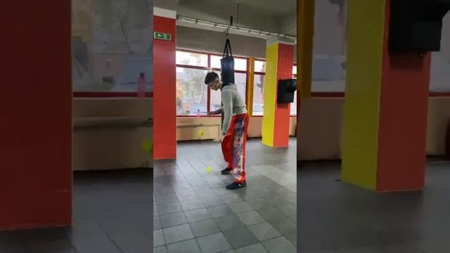 Работа с теннисными мячиками...Тренировочка...MEGA BOY смотреть онлайн