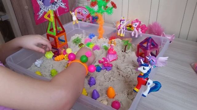 Сенсорная коробка для настоящих принцесс смотреть онлайн