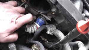 БМВ Х5 е53- Из за него могут плавать обороты и много жратьЗамена патрубка воздухана!