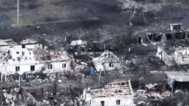 Российские военные поражают из автоматического гранатомета скопление украинских солдат