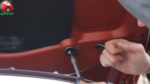 Установка упора / амортизатора капота на Suzuki SX4 1 (www.upora.net)