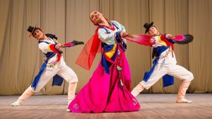 Корейский танец "Трио". Балет Игоря Моисеева