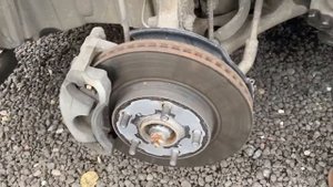 Toyota Noah, Voxy, Esquire hybrid. Износ тормозных колодок и дисков