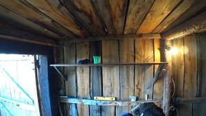 ДЕЛАЕМ ПОЛКИ В САРАЕ