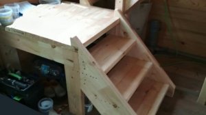 ДЕРЕВЯННАЯ ЛЕСТНИЦА  на дачу из половой доски  с двумя площадками и поворотом на 180 градусов