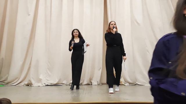 28. Ведущие вещают  [День Гимназиста]