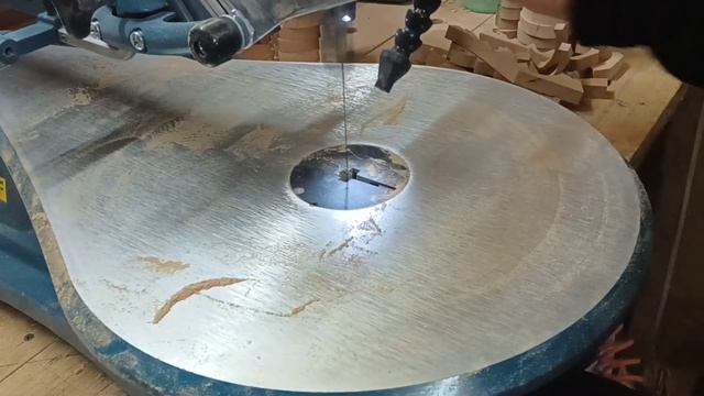 Работа на лобзиковом станке. Лобзиковый станок Erbauer. Новогодний сувенир. Новорічний підсвічник. смотреть онлайн