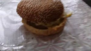 чизбургер с сырным соусом