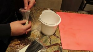 СВЕТЯЩАЯСЯ ВЕНЕЦИАНКА С ТРЕЩИНАМИ