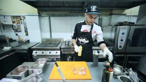 Куриные крылья в медовом соусе [Мужская кулинария]