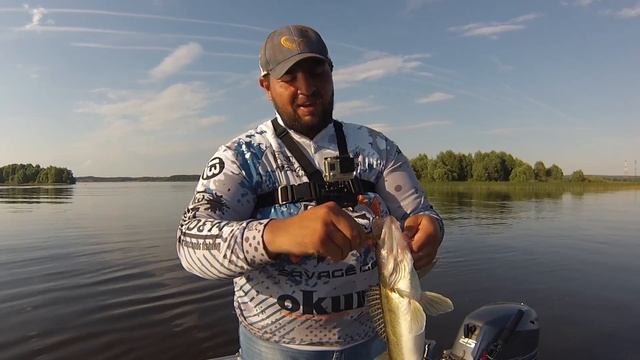 Спиннинг. Рыбалка летом в жару. Ловля щуки и судака с лодки. Джиг на реке. Видео отчёт июль 2017 смотреть онлайн